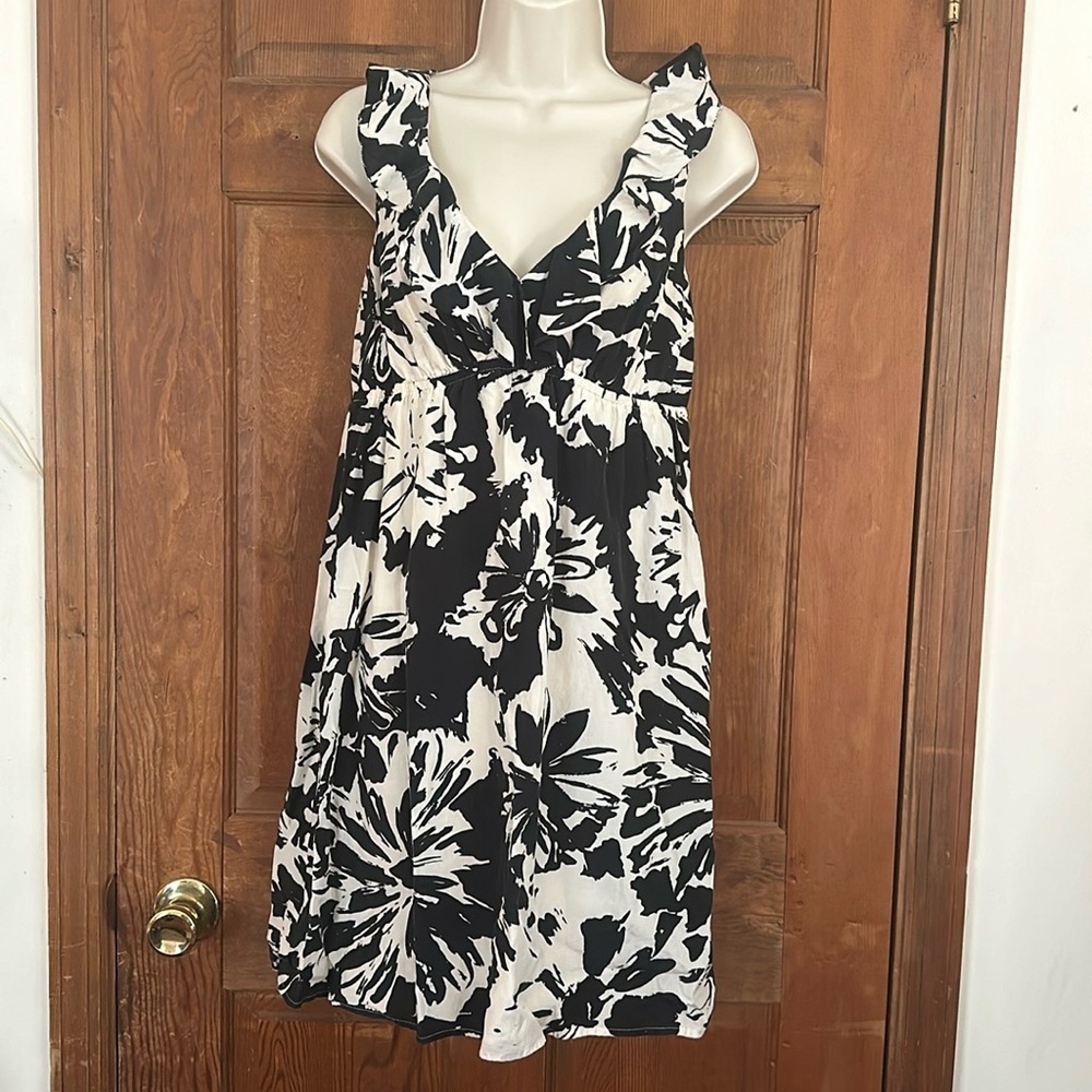 Ann Taylor Loft Black & White Sleeveless Floral Print Dress Size  4